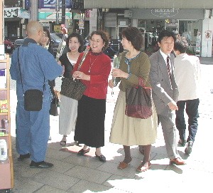 花配りの様子07