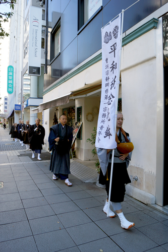 平和祈念托鉢02