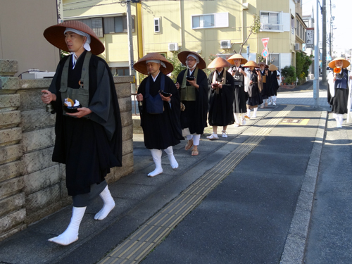 島田市での托鉢の様子02