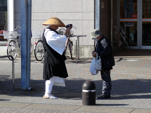 島田市での托鉢の様子04